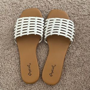 Qupid Size 7.5/8 White Sandals